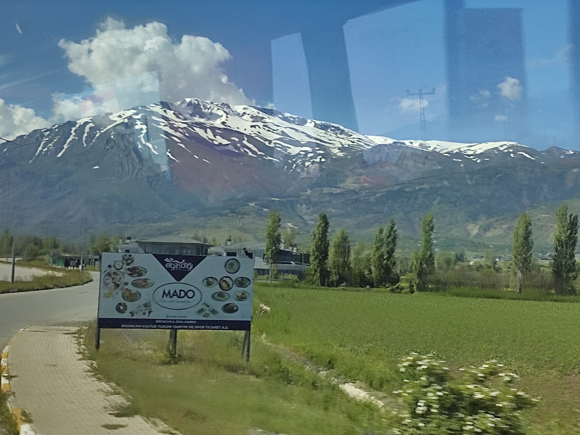 Erzincanda karlı dağlar